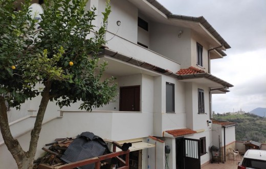 VILLA BIFAMILIARE